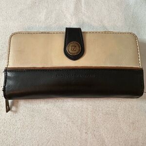 Stone Mountain Black and Cream Leather Accessory